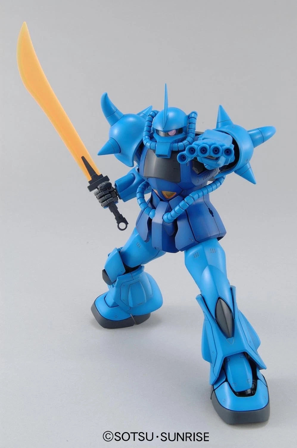Bandai MG 1/100 MS-07B Gundam Gouf